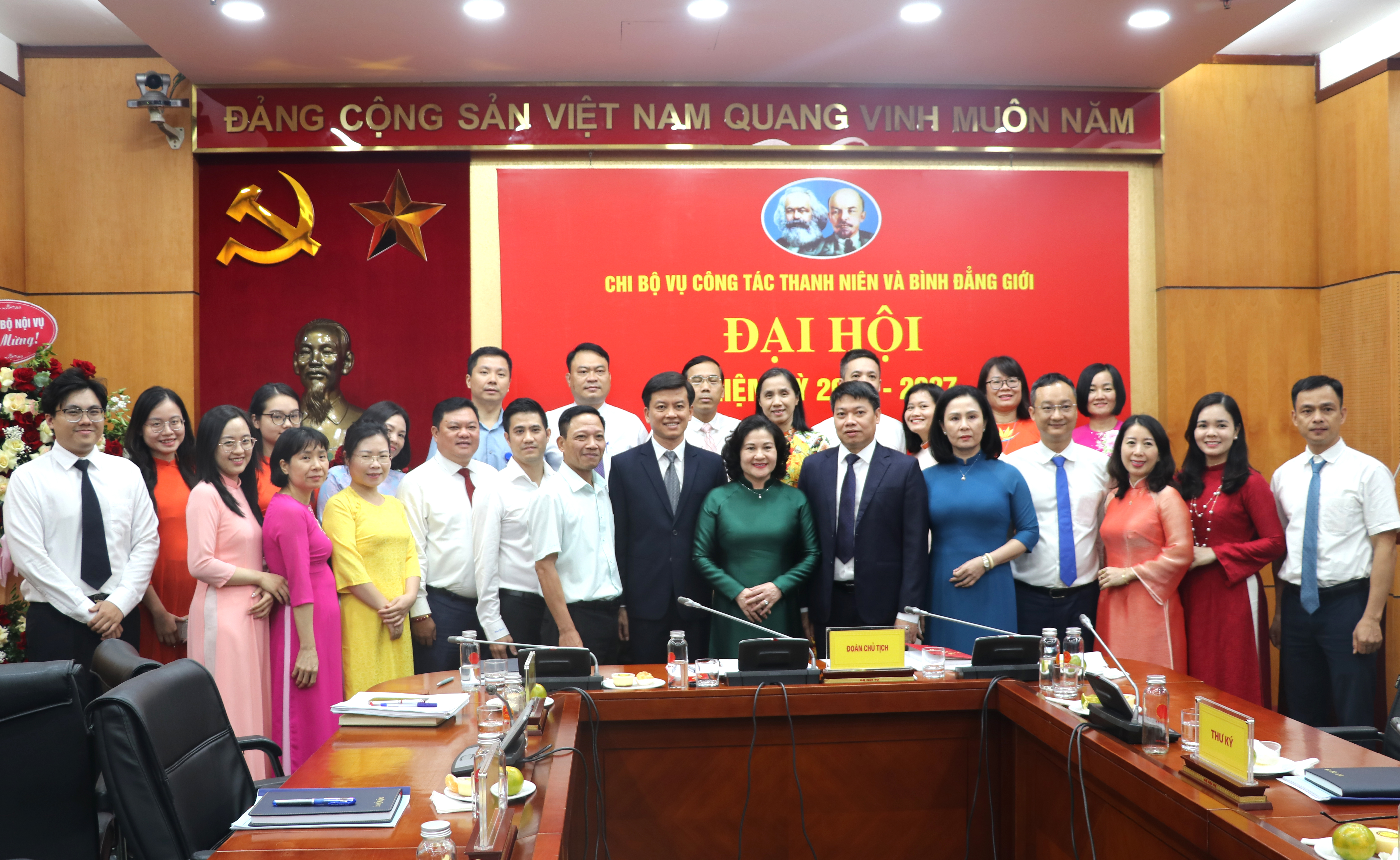 Đại hội Chi bộ Vụ Công tác thanh niên và Bình đẳng giới nhiệm kỳ 2025-2027 thành công tốt đẹp